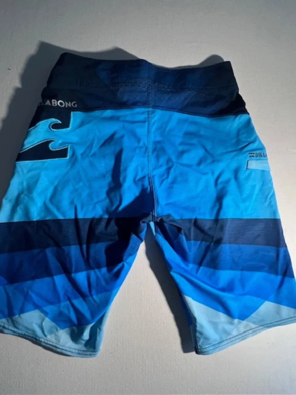 Billabong Platinum X board shorts 28‎ Waist vibrant blue geometric pattern beach